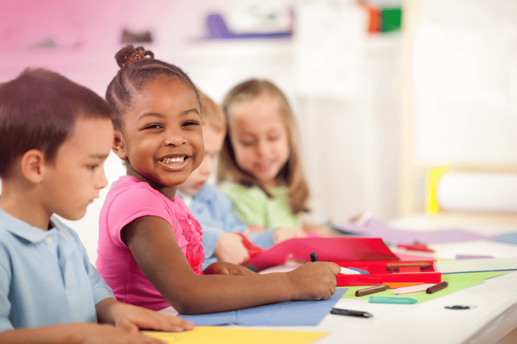 CRIANÇAS NA ESCOLA - JARDIM 1